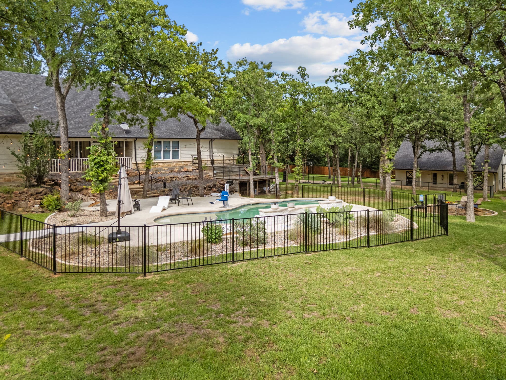 The lawn and grounds at Fort Worth Wellness Center in Weatherford, Texas, looking toward the pool